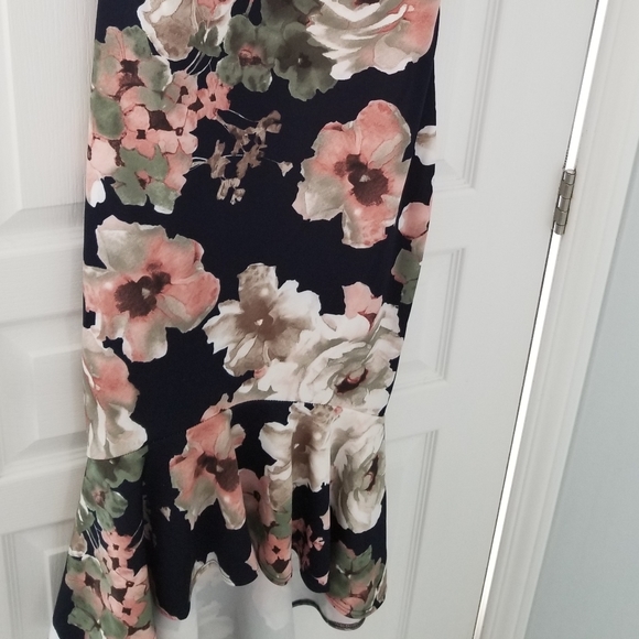 Dress - Picture 2 of 5